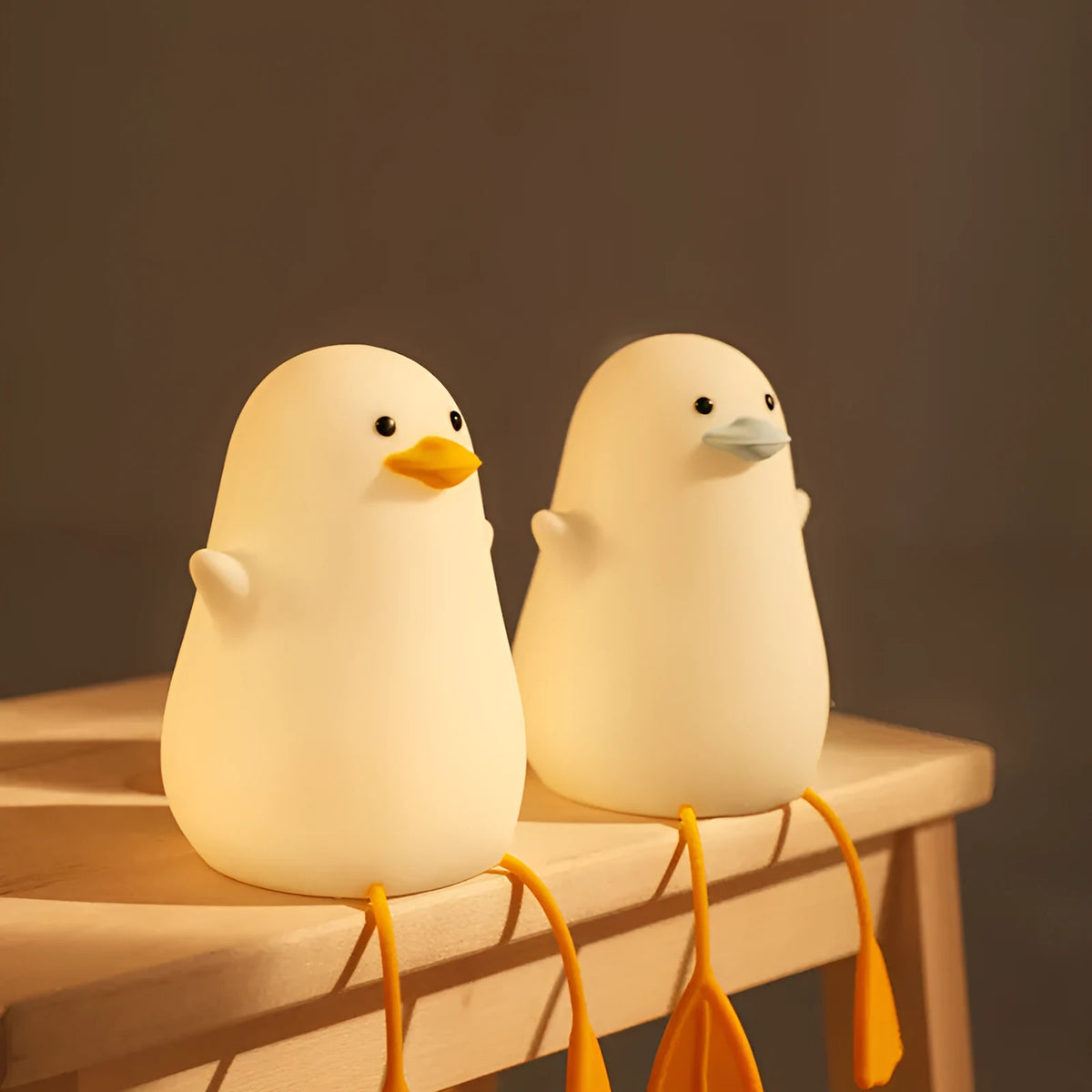 Little gull rechargeable night light in silicone, PC and ABS, 96x88x126mm, blue or yellow mouth, USB 1200mAh