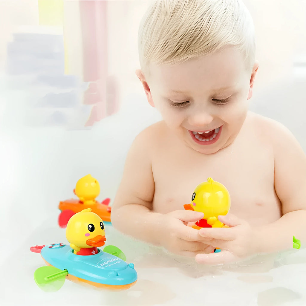 Yellow plastic wind-up swimming bath toy for children's interactive water play