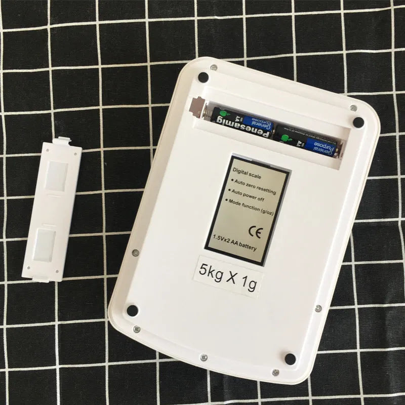 SF-400A digital kitchen scale with display, showing weight measurement on a clean surface.