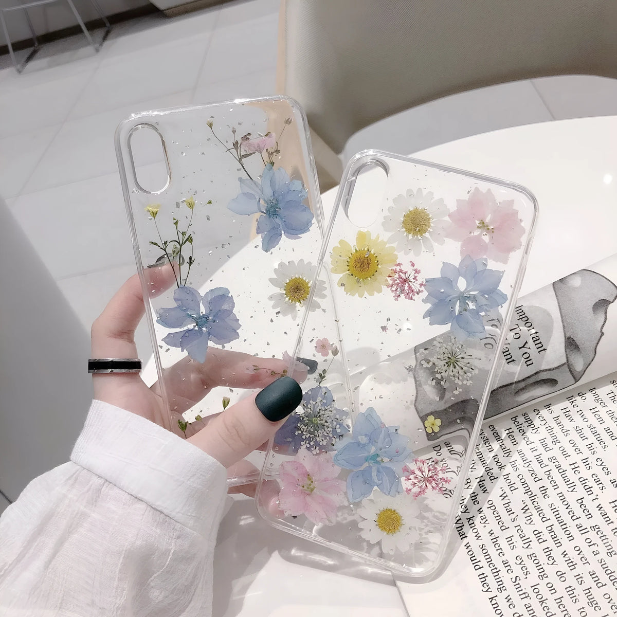 Fashion glitter real dry pressed flower phone case in transparent silicone with daisy flowers and epoxy finish