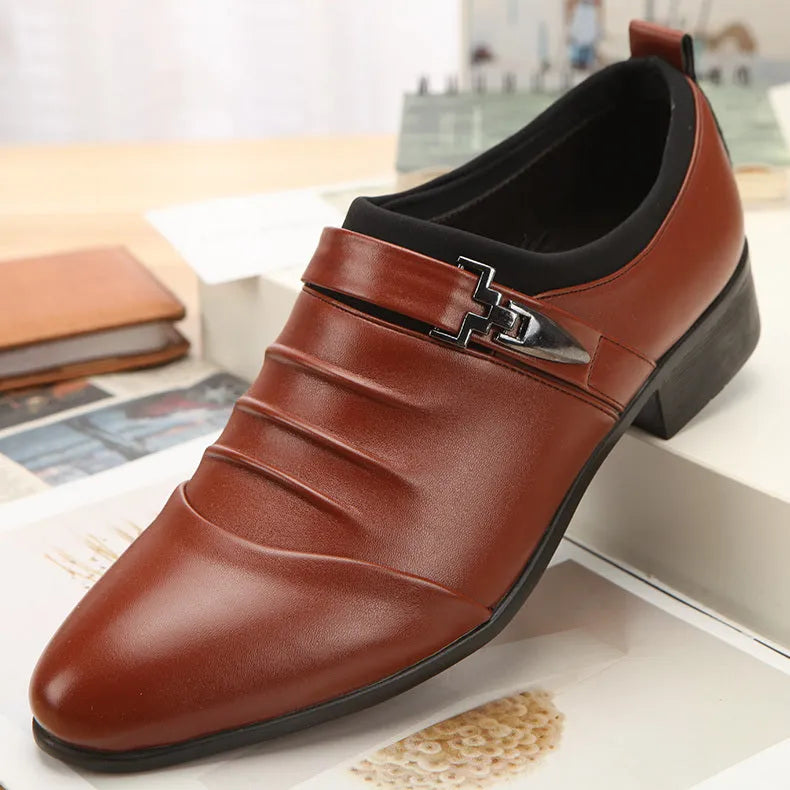 Men's pointed wedding shoes in black with low heel, PU upper, and car suture detailing