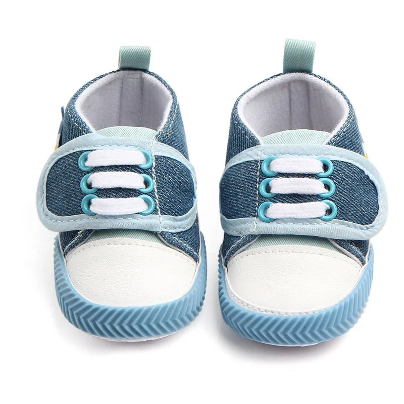 Blue baby walking shoes for boys with cartoon pattern on canvas upper