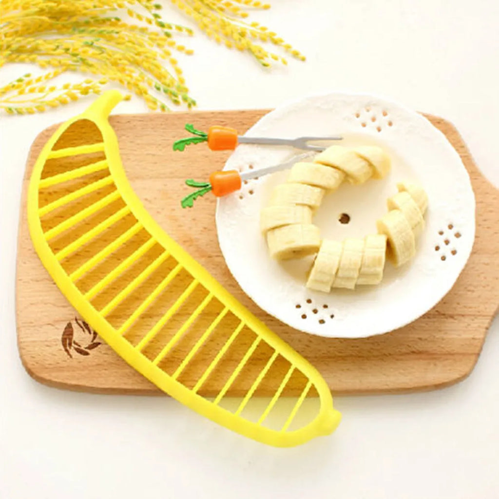 Yellow banana cutter slicer made of food-grade PP, approximately 25 x 7 x 1.4 cm