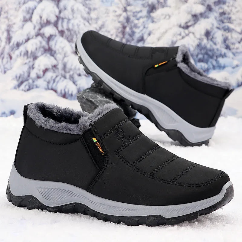 Men's fleece-lined cotton-padded snow boots in black with rubber sole and flat heel