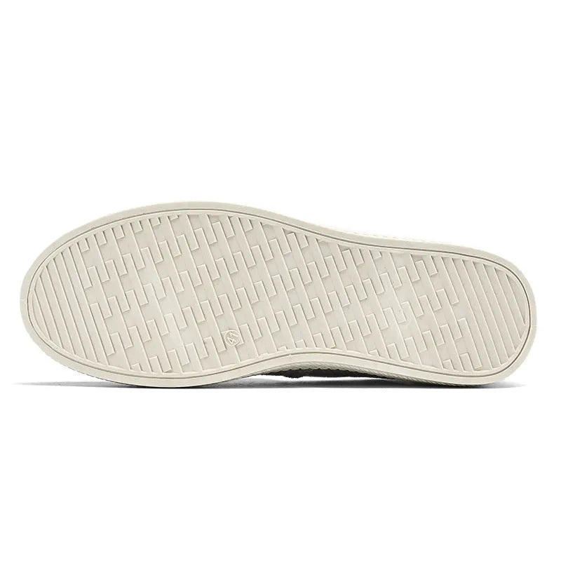 Men's linen-style cloth shoes in canvas with PVC soles showing round toe and sewing thread details