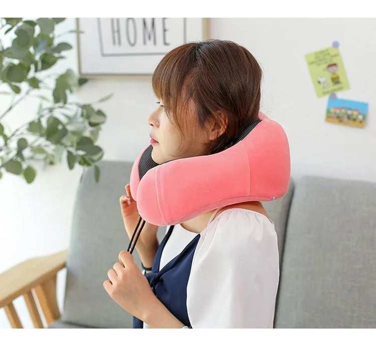 Memory foam U-shape travel neck pillow in navy blue with magnetic fastening, 30x25x15cm
