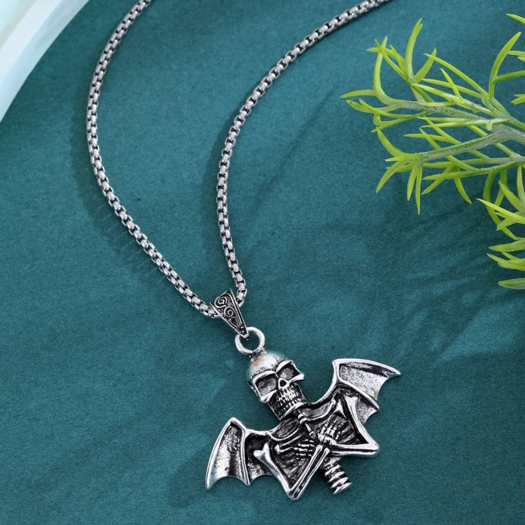 Angel Skull Retro Punk Men's Collarbone Chain necklace with silver-tone alloy angel skull pendant.