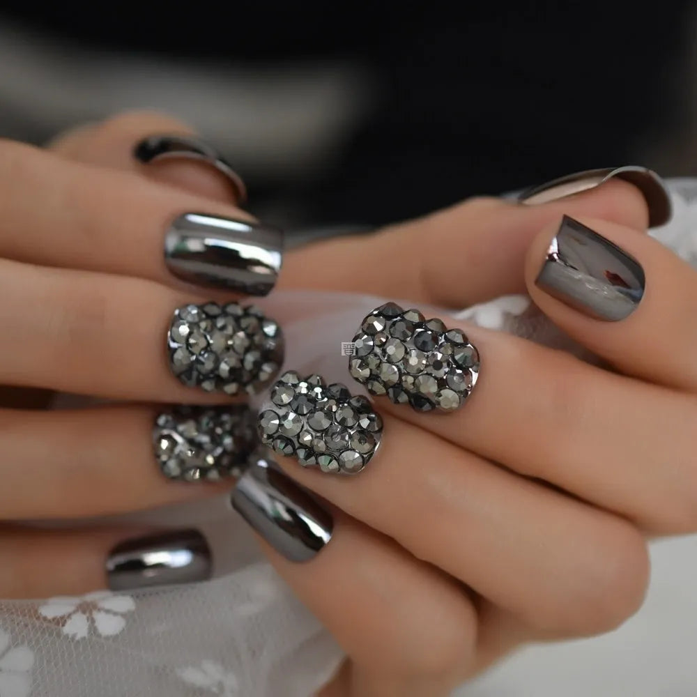 Set of metal false nails for women, square shape, medium short length, metallic finish