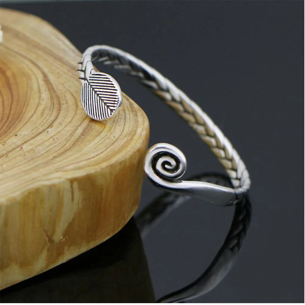 Women's Chinese retro style opening bracelet with fish motif and electroplated 925 silver finish
