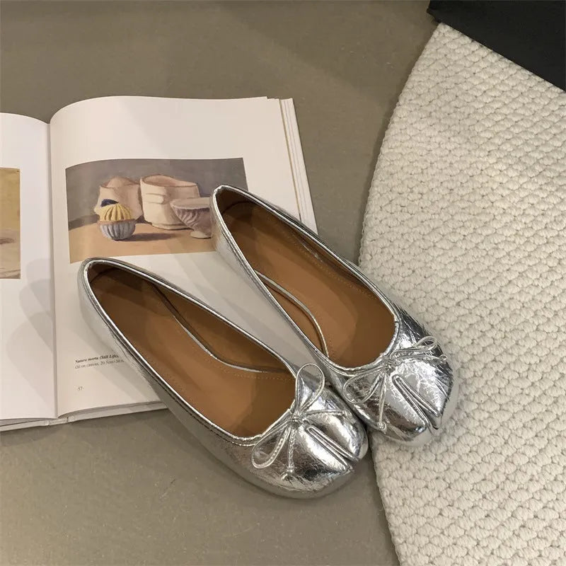 Women's split-toe flat pumps with round toe design in four colour options