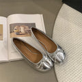 Women's split-toe flat pumps with round toe design in four colour options