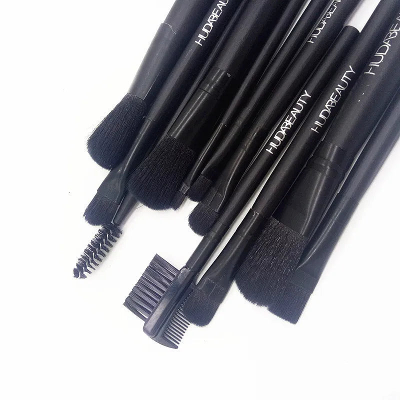 12 makeup brushes in black tin box with corrugated silk nylon bristles and wooden handles