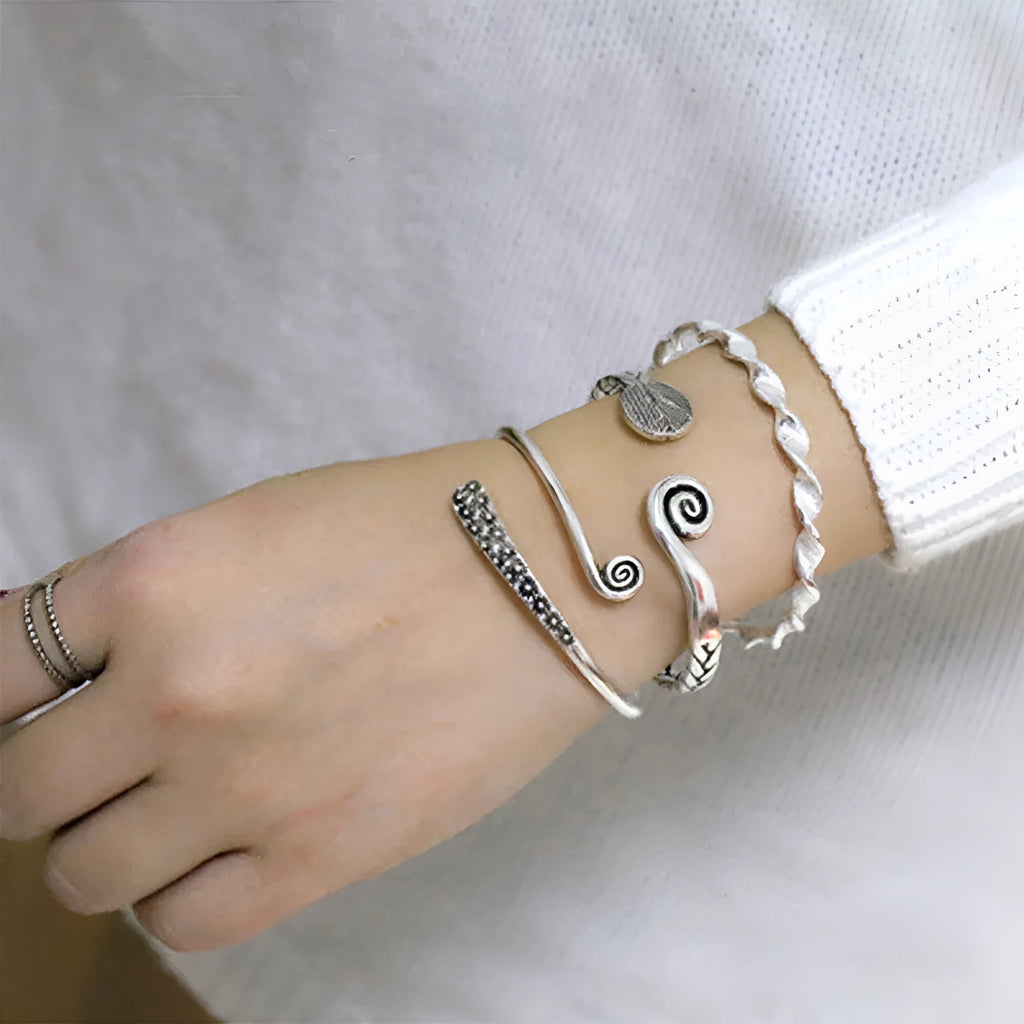 Women's Chinese retro style opening bracelet with fish motif and electroplated 925 silver finish