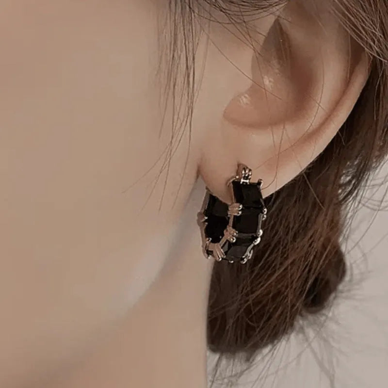Fashionable geometric U-shaped ear rings with zircon stones and gold settings
