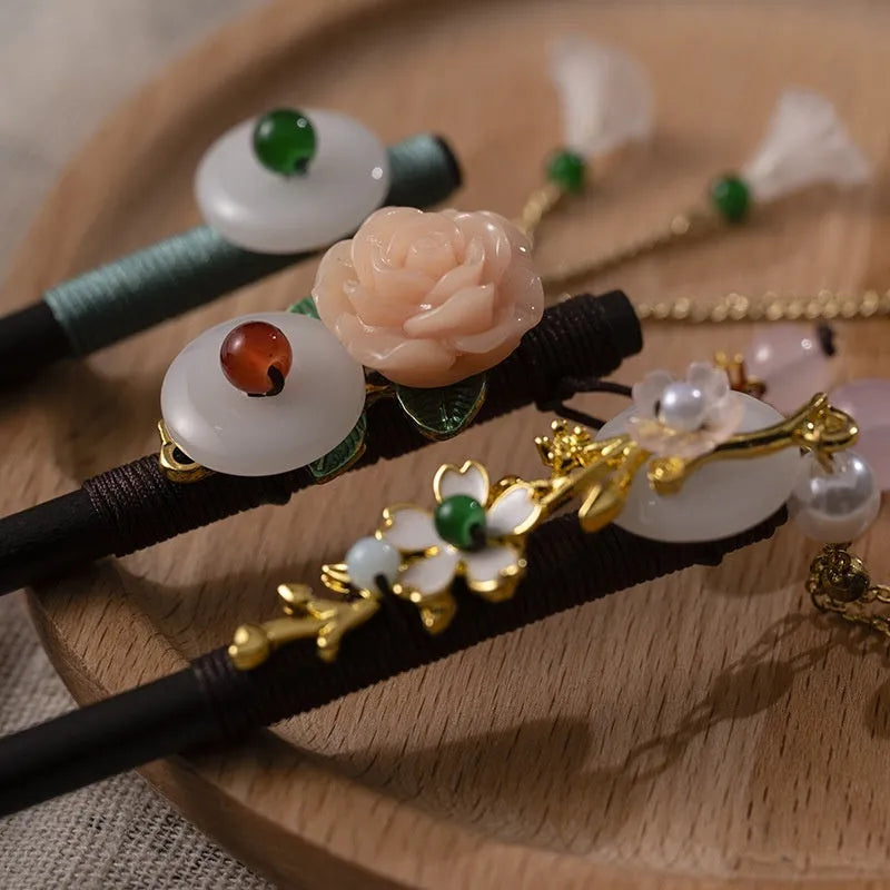 Wooden flower-shaped hair clasp in New Chinese style, single hairpin for women, 14 colour options.