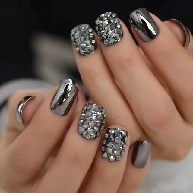 Set of metal false nails for women, square shape, medium short length, metallic finish