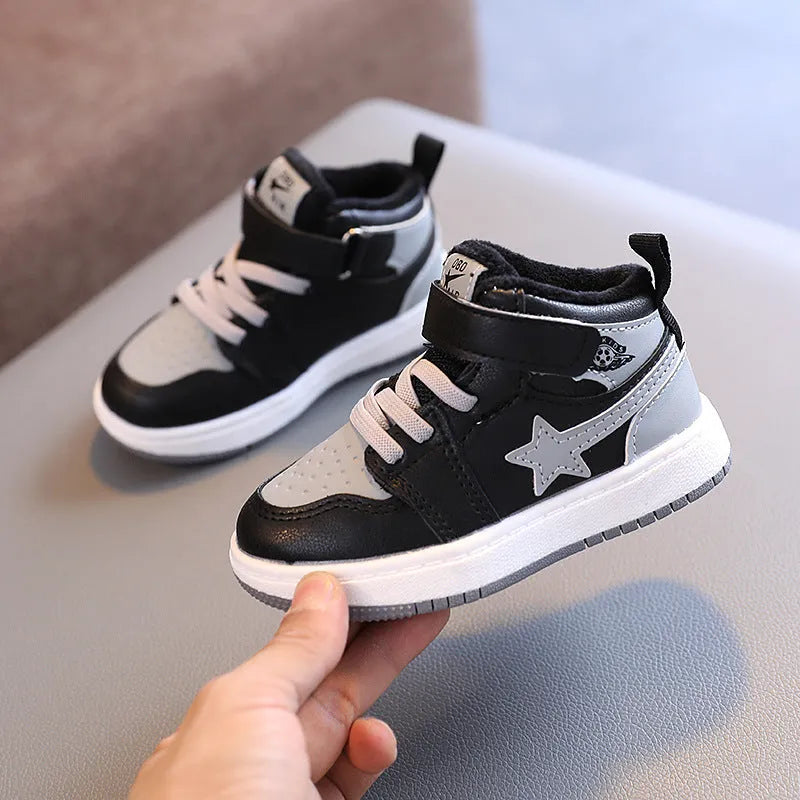 Children's casual sports shoes with TPU upper, rubber sole, Velcro fastening, cartoon pattern, black or white, sizes 22-31.