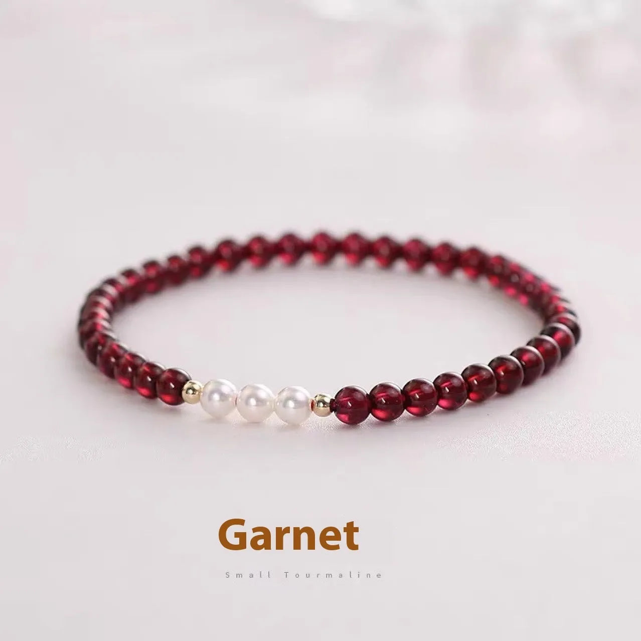 Women's artificial pearl bracelet with Chinese garnet beads in crystal construction