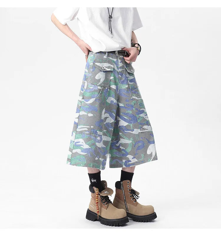 Women's cropped camouflage denim trousers with straight leg cut and front pocket