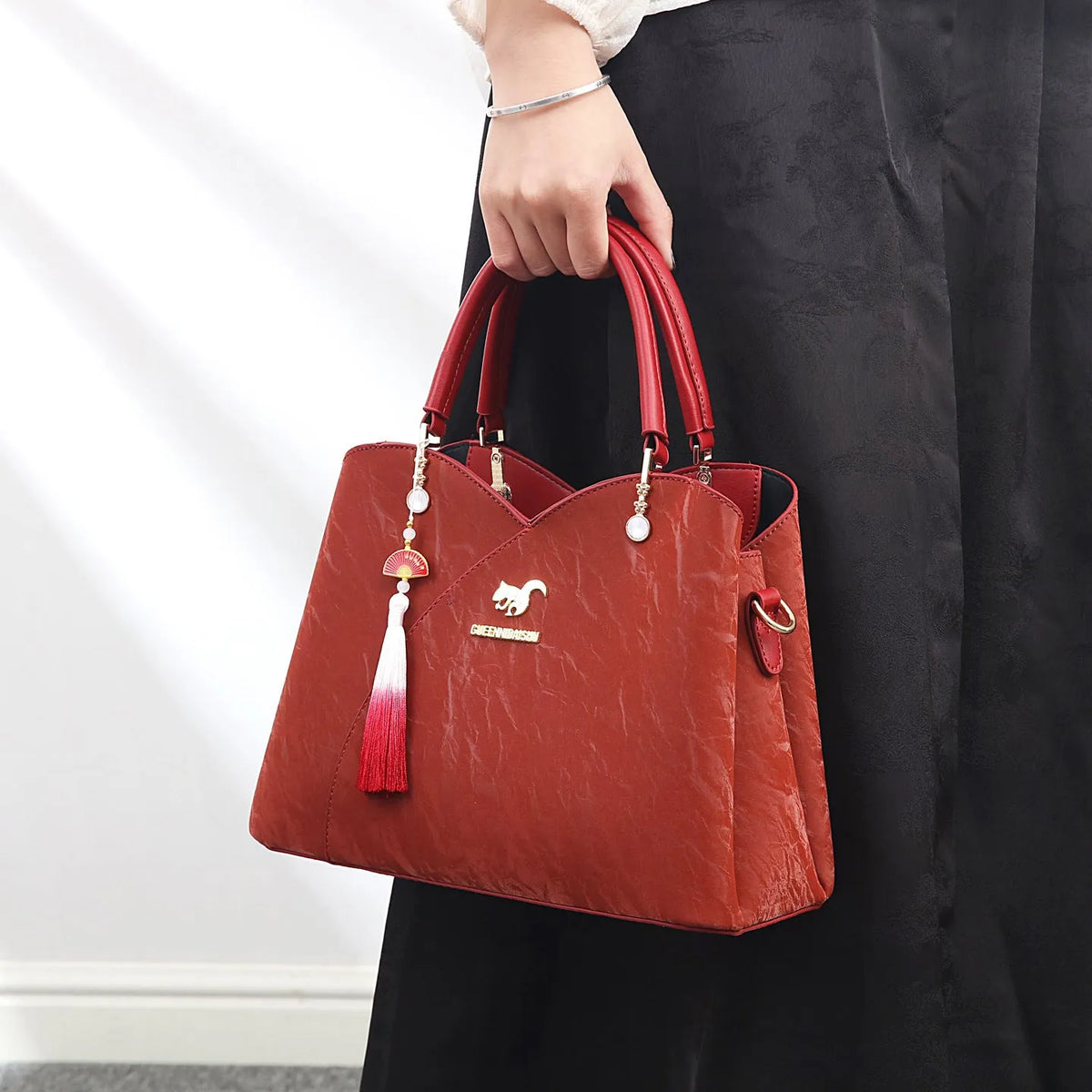 Women's soft PU messenger bag in horizontal square shape with sewing thread detailing