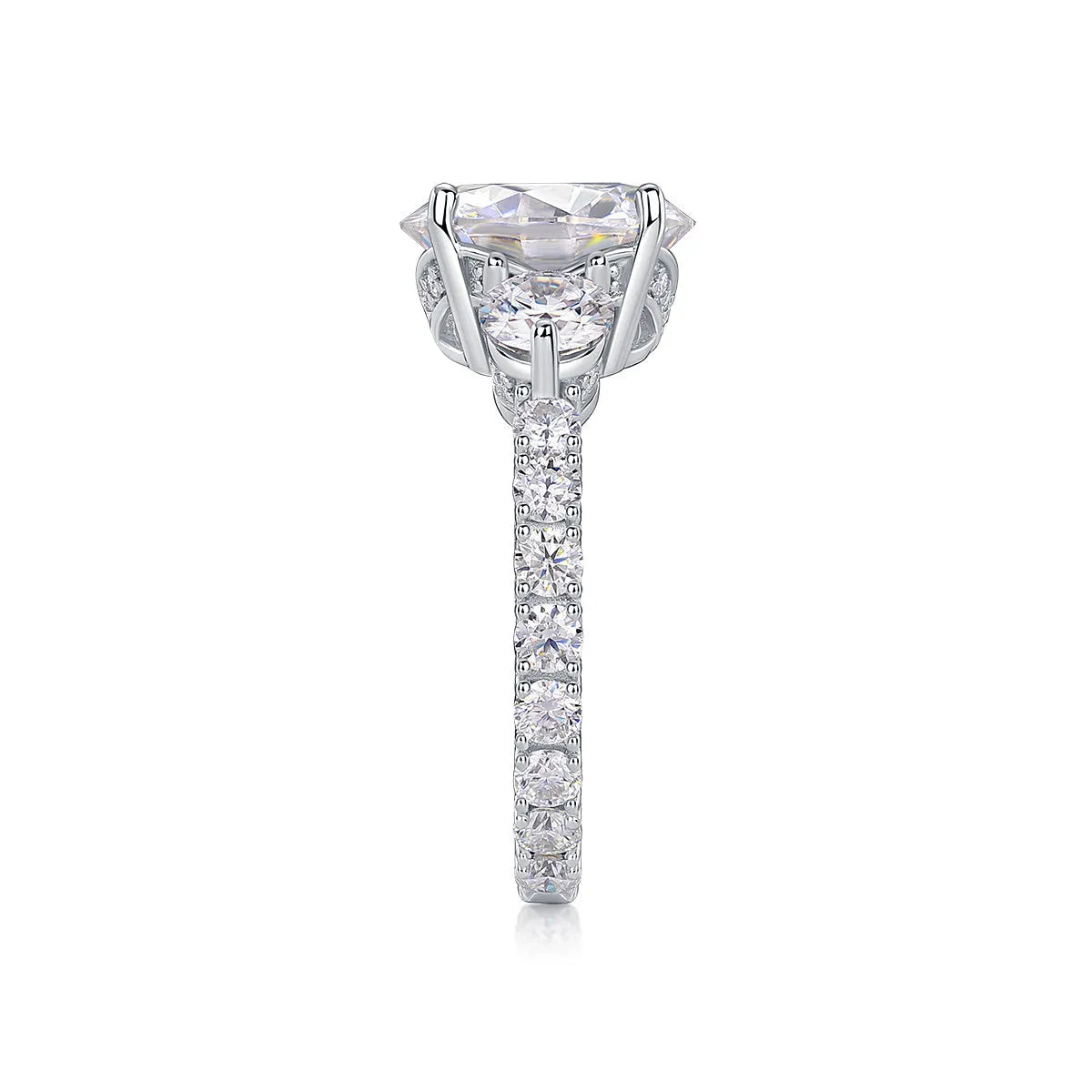 Three-diamond moissanite wedding ring with 5-carat stone, S925 silver band, platinum plating, on a white background