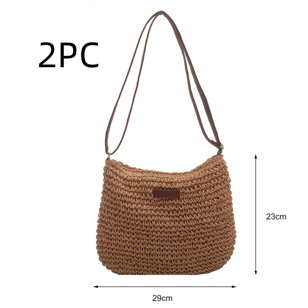 Medium woven straw tote bag with zipper in beige or dark khaki, 29cm wide, 23cm high, 6cm deep.