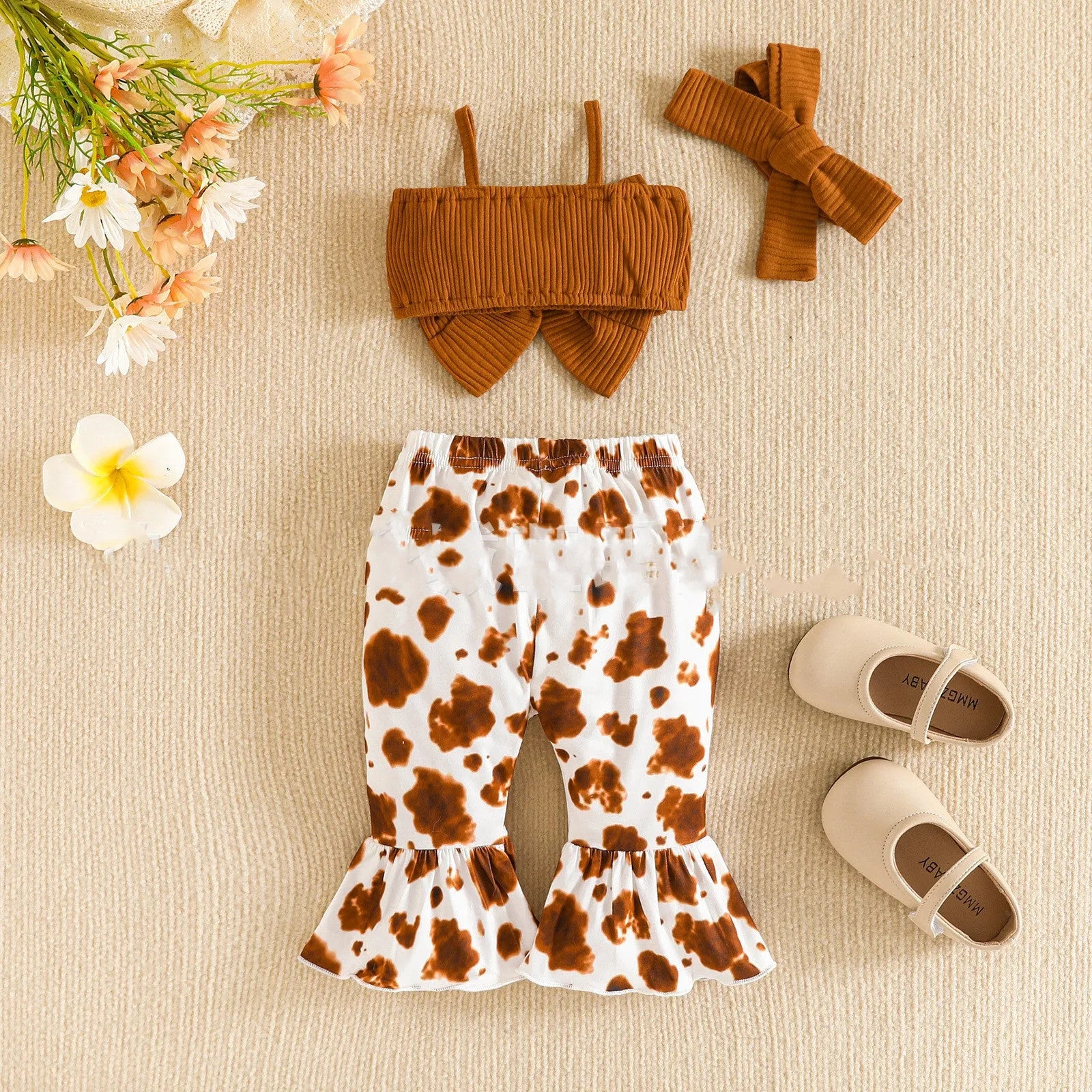 Girls' bow suspenders short top and trousers suit in beige cotton concave stripe fabric with hairband