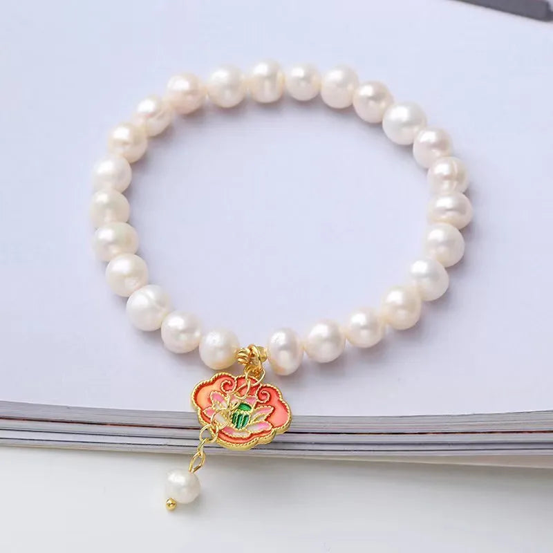 White antique bracelet with freshwater pearl and goldfish lotus pendant