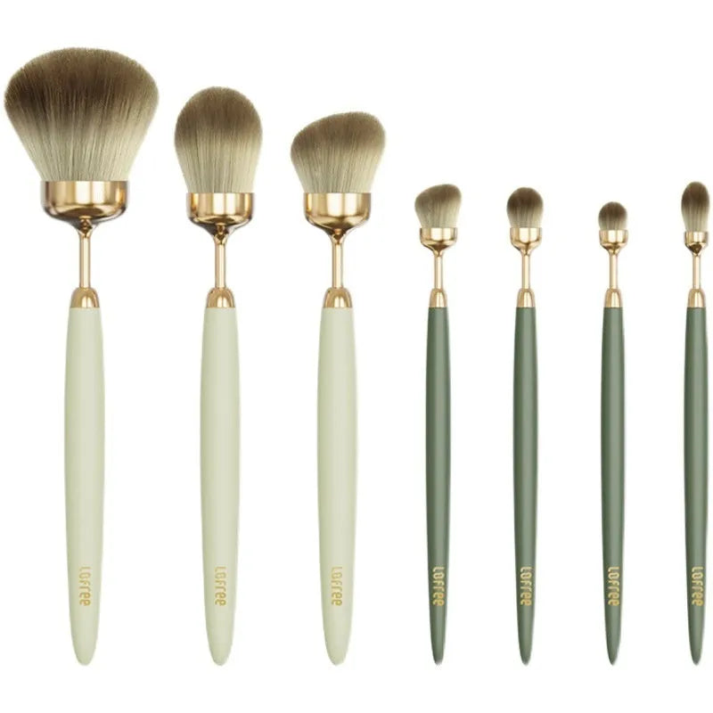 BA 7-piece makeup brush set with beech wood handles and soft bristles in multiple colours