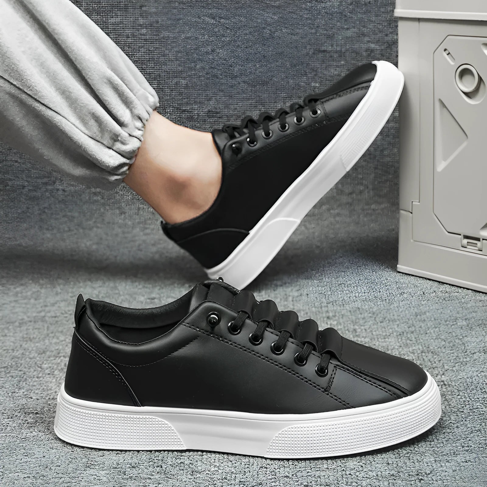 Men's black and white low top mesh sports shoes with synthetic leather upper and round toe design