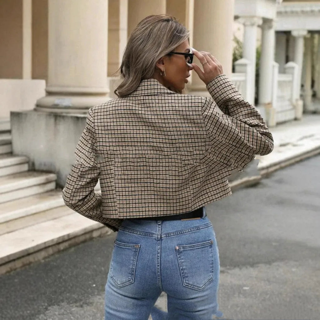 Women's short plaid cardigan coat with buttons in flocked polyester, short length 40cm, regular sleeves