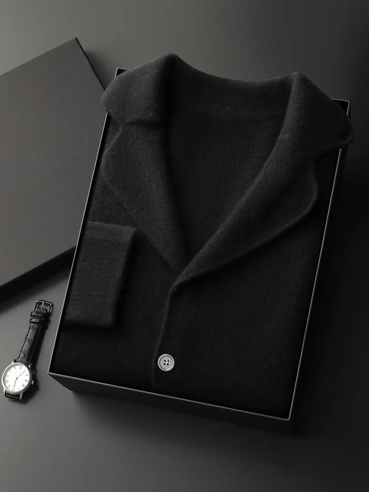 Man wearing a light gray loose-fit cashmere cardigan jacket with a thickened knit.