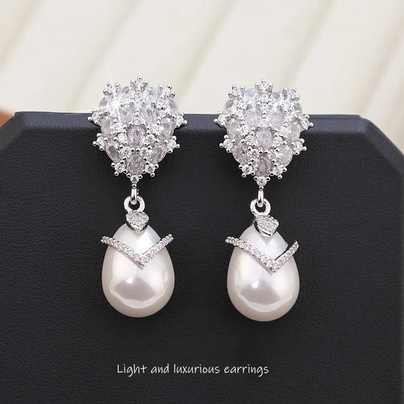 Women's drop-shaped pearl earrings with genuine freshwater pearl inlay and zircon accents on 18K gold-plated copper