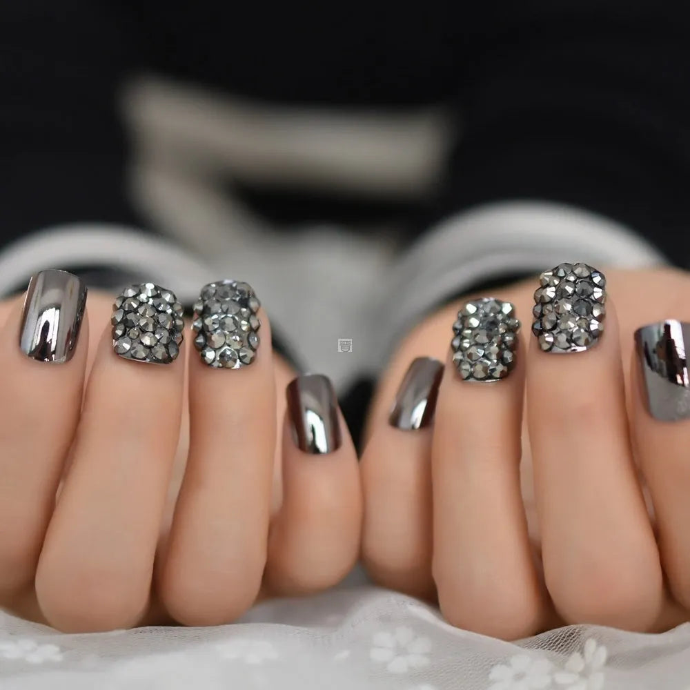 Set of metal false nails for women, square shape, medium short length, metallic finish