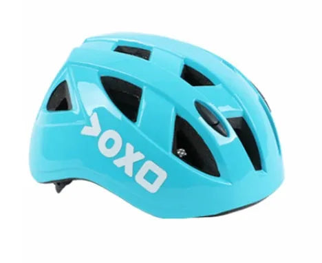 Children's helmet equipment in blue with outer PVC shell and inner EPS foam, for roller skating and cycling