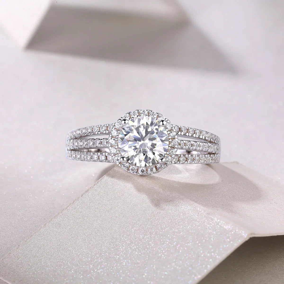 Looking Back wedding ring set with 1-carat moissanite stone in S925 silver platinum-plated band on white background