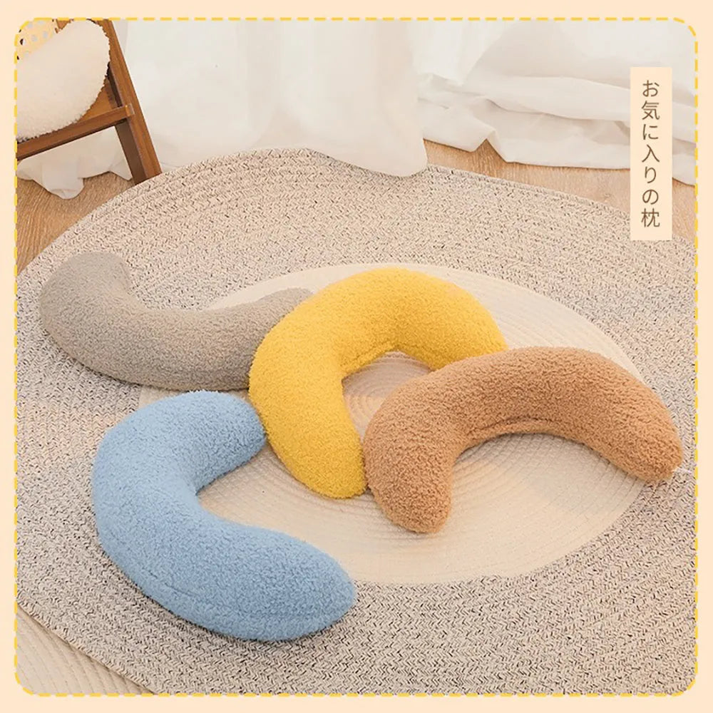 U-shaped cat pillow with adjustable collar in blue, khaki, white or yellow colours for pet cervical support