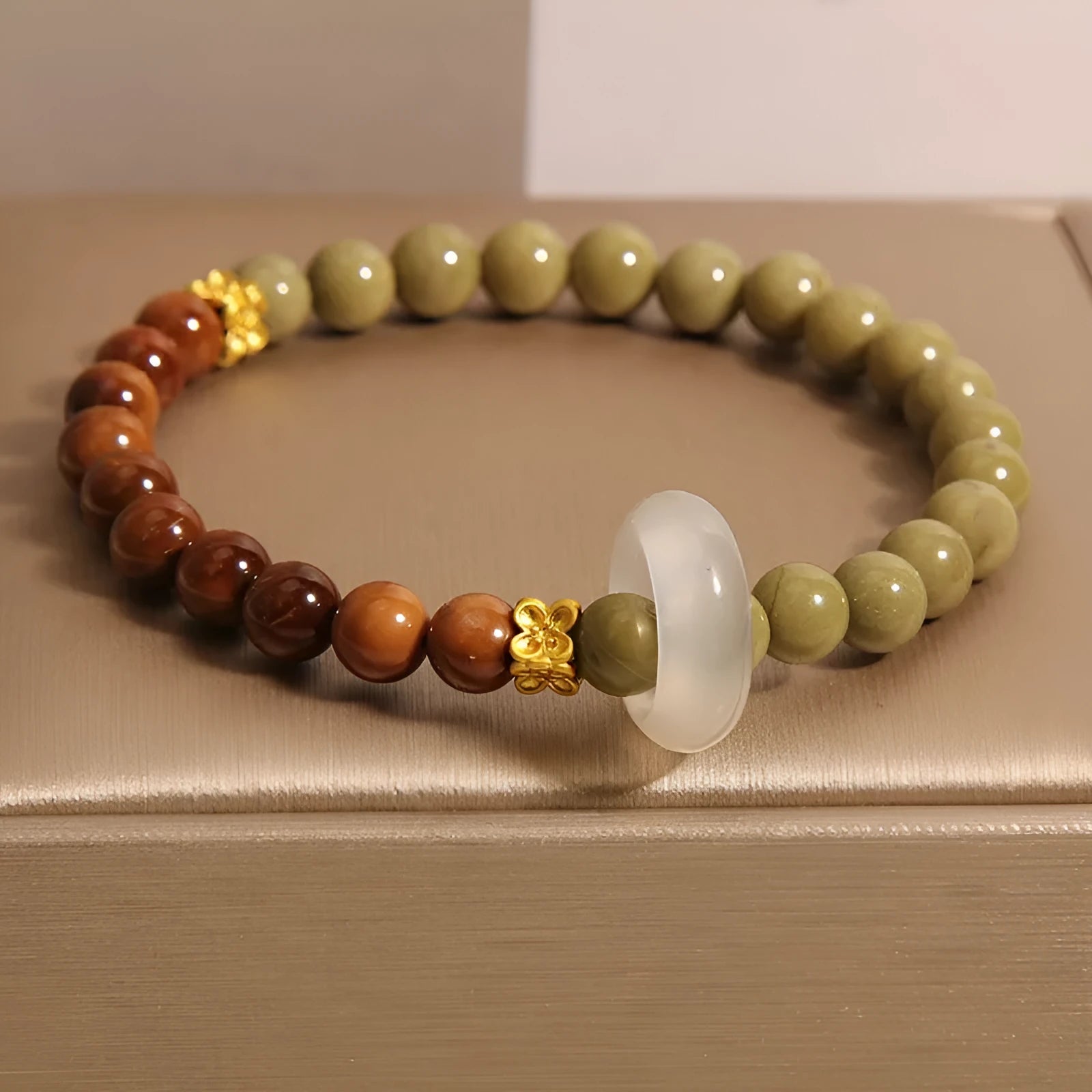 Green gradient Chinese style women's bracelet with crown and diamond motifs