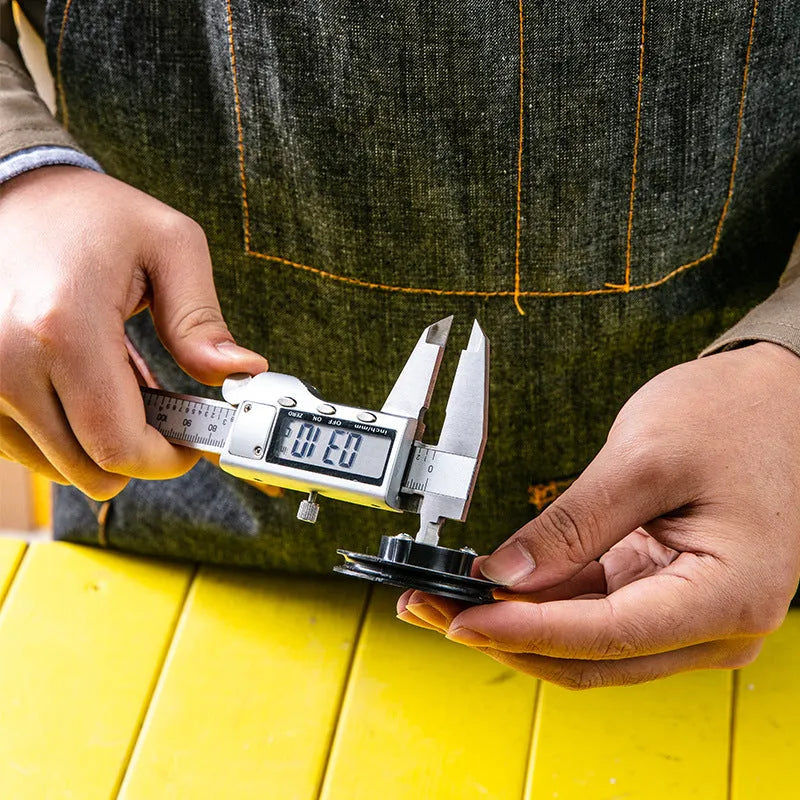 Deli stainless steel digital vernier caliper showing digital display and measuring jaws