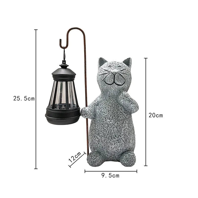 Solar garden light shaped like a kitten lifting a lamp, made from resin for outdoor decoration.