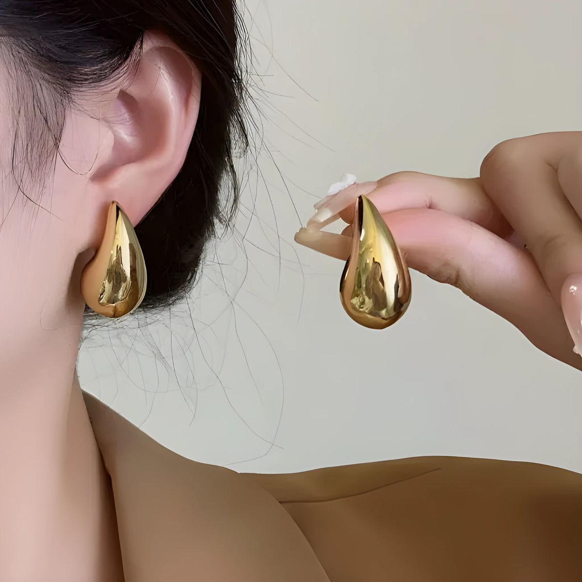 Pair of French drop earrings for women with teardrop and oval shapes in gold or silver electroplated finish