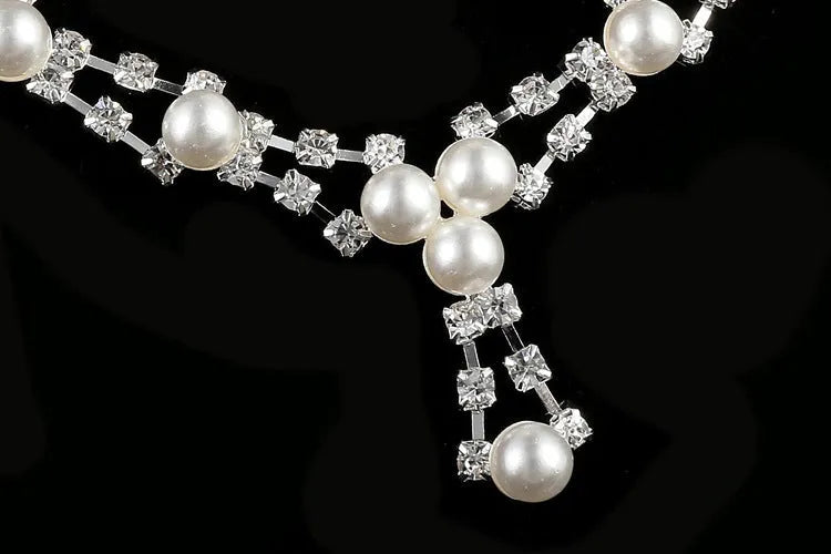 Simple bride full drill pearl and rhinestone necklace set on white background