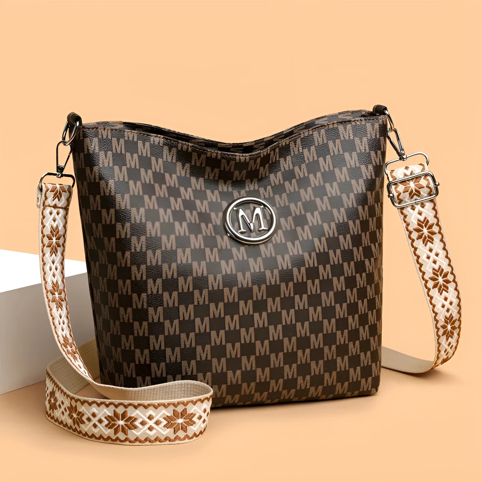 Retro dumpling-shaped fashion shoulder bag in PU material with zipper internal organisation
