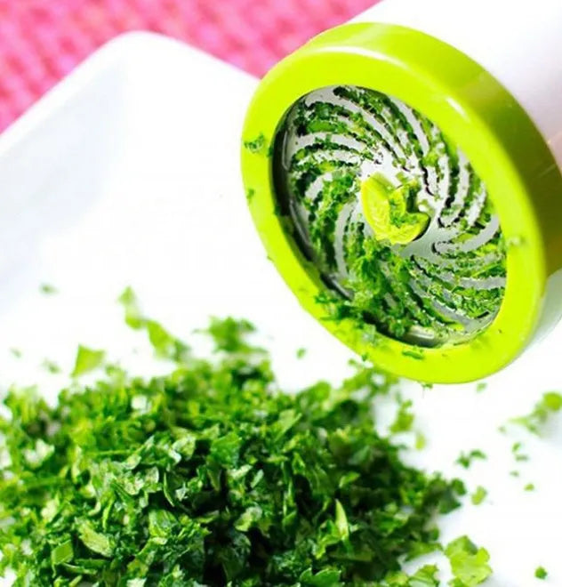 Hand-held herb grinder and spice mill with microplane cutting blade for chopping fresh herbs