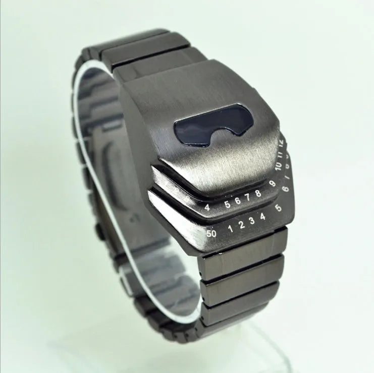 Alloy men's electronic watch black diamond dial with number display on alloy strap
