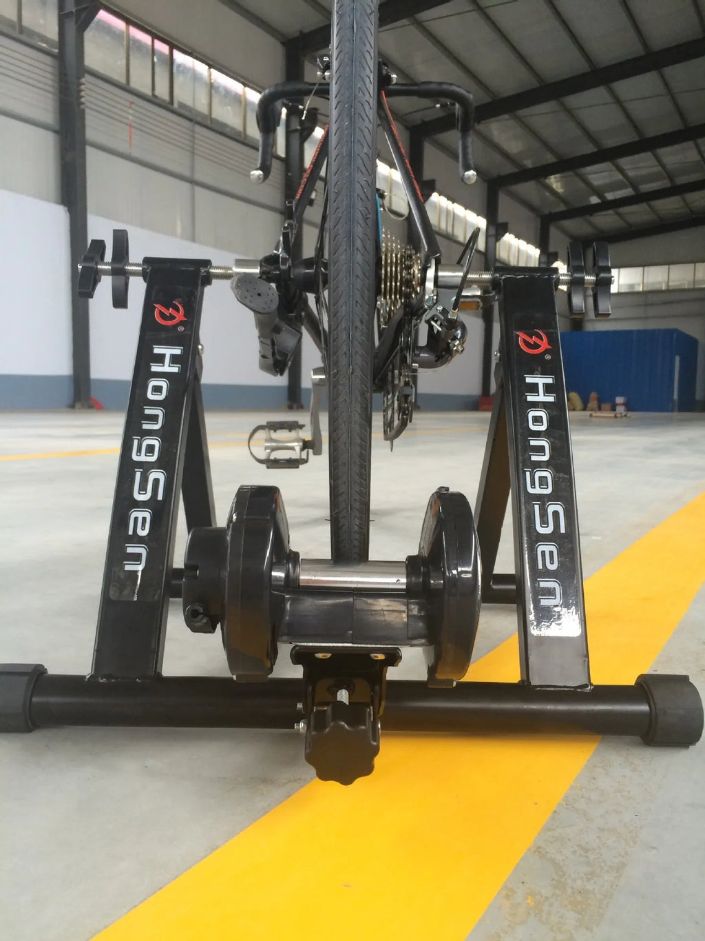 Black magnetoresistance indoor cycling training table with parking frame for 66-69CM wheel bikes