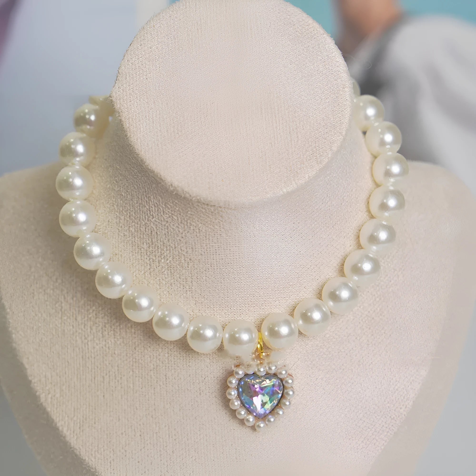 A decorative gem-style cat collar in plastic alloy resin, shown in multiple solid colours with adjustable sizing.
