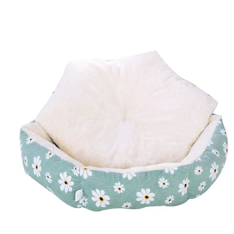 Round pet nest in yellow, red, green or dark blue, available in S 37 x 11 cm and M 45 x 12 cm