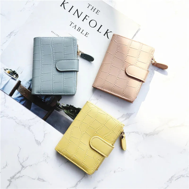 Simple Retro solid colour mini short wallet with zipper clasp in PU leather, 9.5x11.5cm, black colour option