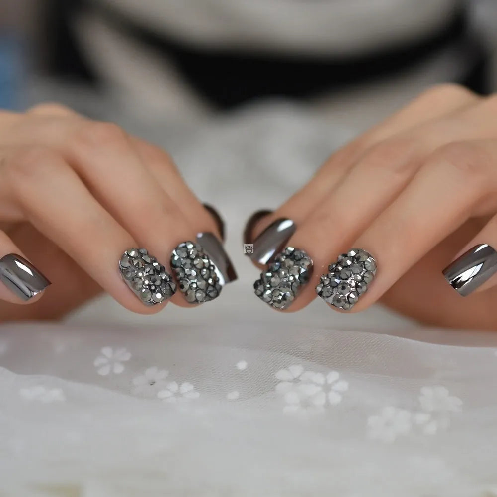 Set of metal false nails for women, square shape, medium short length, metallic finish